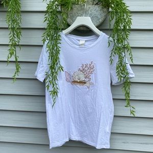 h&m seashell tee shirt